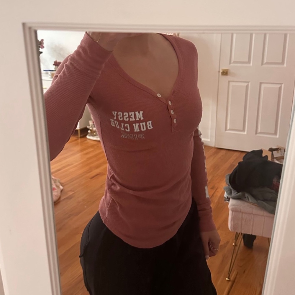Women's VS PINK long sleeve sleep shirt